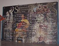  Sessantotto anni di creativit. 1564-1642.

 Questo pannello
 ci introduce alla mostra
 ed evidenzia
 i principali eventi
 di creativit
 verificatisi nell'arte,
 nella musica, 
 nella filosofia
 e nella letteratura
 durante il periodo di vita
 di Galileo